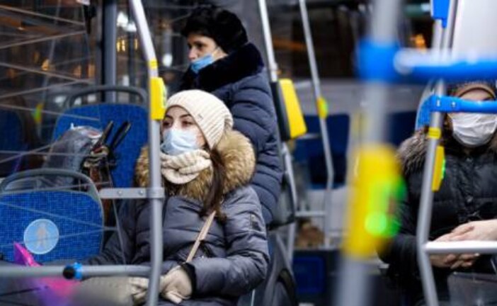 Ученые назвали самые опасные места в общественном транспорте во время пандемии