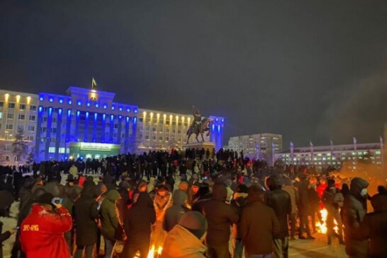 Протестующие в Актау заявили, что «изгнали Назарбаева»