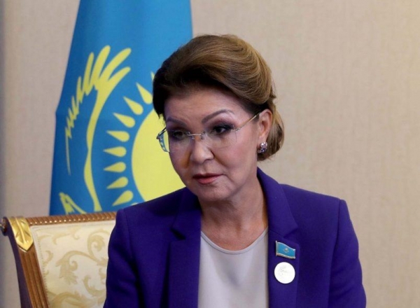 Дочь Назарбаева не пришла на заседание парламента Казахстана