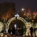 Фаер-шоу, хороводы и море красок: как встретили Новый год в России и мире