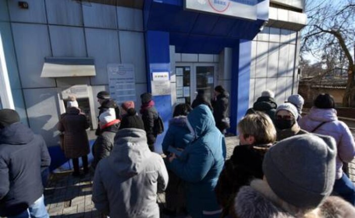 В Донбассе начала заканчиваться наличность: люди трясут банкоматы