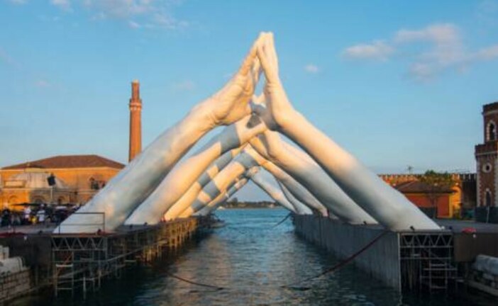 59-я Венецианская биеннале растворит человека в женском «молоке снов»