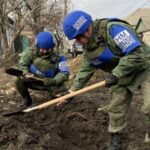 «Нас засыплет, никто не найдет»: жители Луганска рассказали про ночные обстрелы