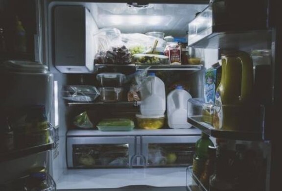 Холодильник важнее продуктов: россияне скупают в интернете бытовую технику