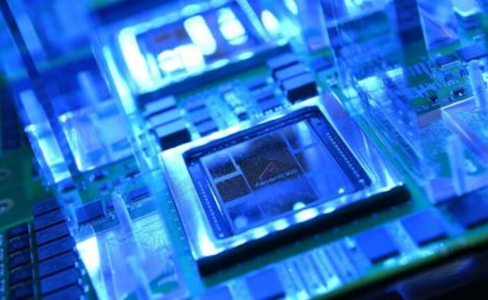 Intel заметила угрозу в китайских производителях процессоров