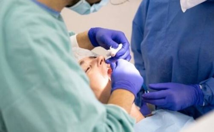 Зубные врачи рассказали, чем будут работать: заменить материалы им нечем