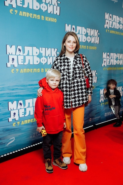 Дочь Асмус скучает по отцу, а сын Терешиной закатил истерику: звездные дети на премьере  | StarHit.ru
