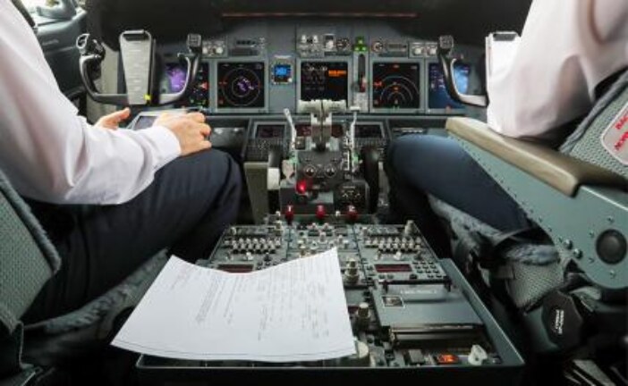 Придется перейти на ручную навигацию: заслуженный пилот России о полетах без GPS