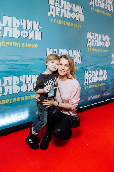 Дочь Асмус скучает по отцу, а сын Терешиной закатил истерику: звездные дети на премьере  | StarHit.ru