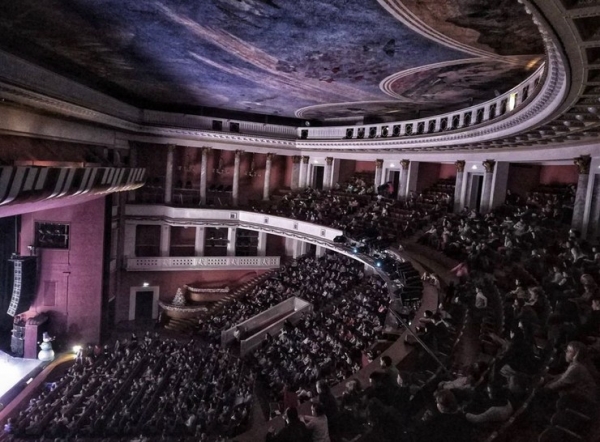 Установлена причина смерти зрителя, упавшего с балкона на концерте Сергея Трофимова | StarHit.ru