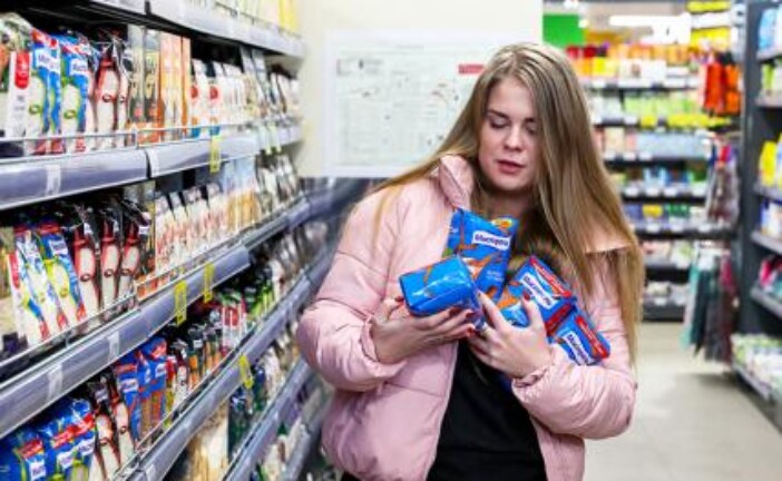 Стало известно, как много россиян запасают продукты