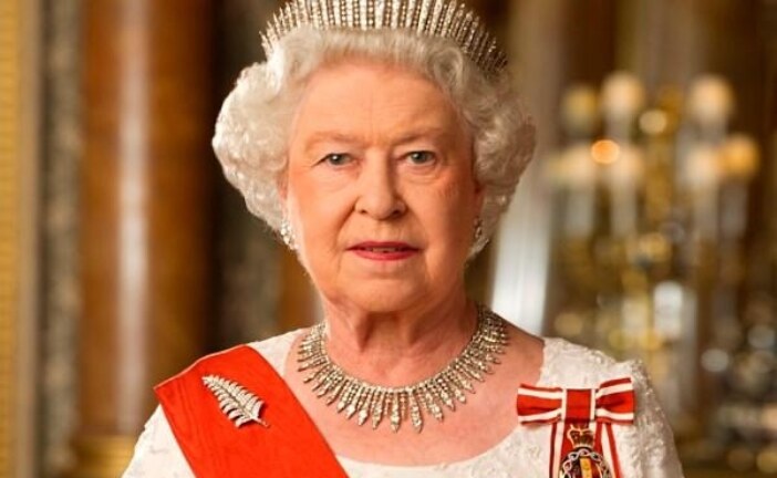 Королева Елизавета II передает свои обязанности принцу Чарльзу