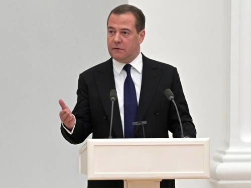 Россия перестала огорчать Запад: старается только Медведев