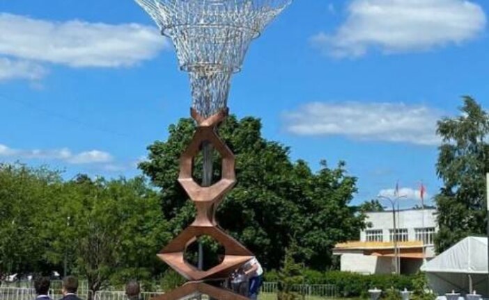 В Черноголовке установили памятник «вечной неопределенности»