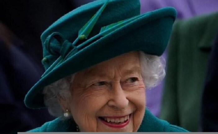 Daily Mail: Бывший королевский дворецкий рассказал, как готовил ванну для королевы Елизаветы II