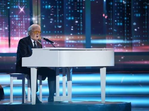 Юрия Антонова увезли со сцены фестиваля в Белоруссии на рояле